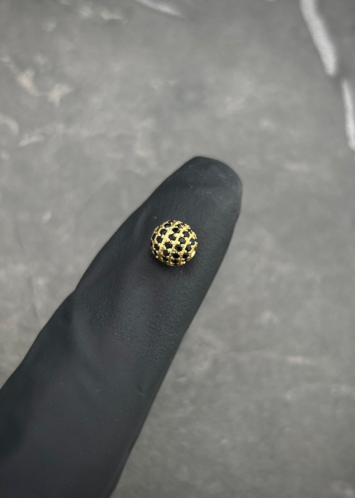 Herraje Bola de Fuego con Swarovski Negro 0.9gr / 0.6cm / 6.1mm — Oro Amarillo