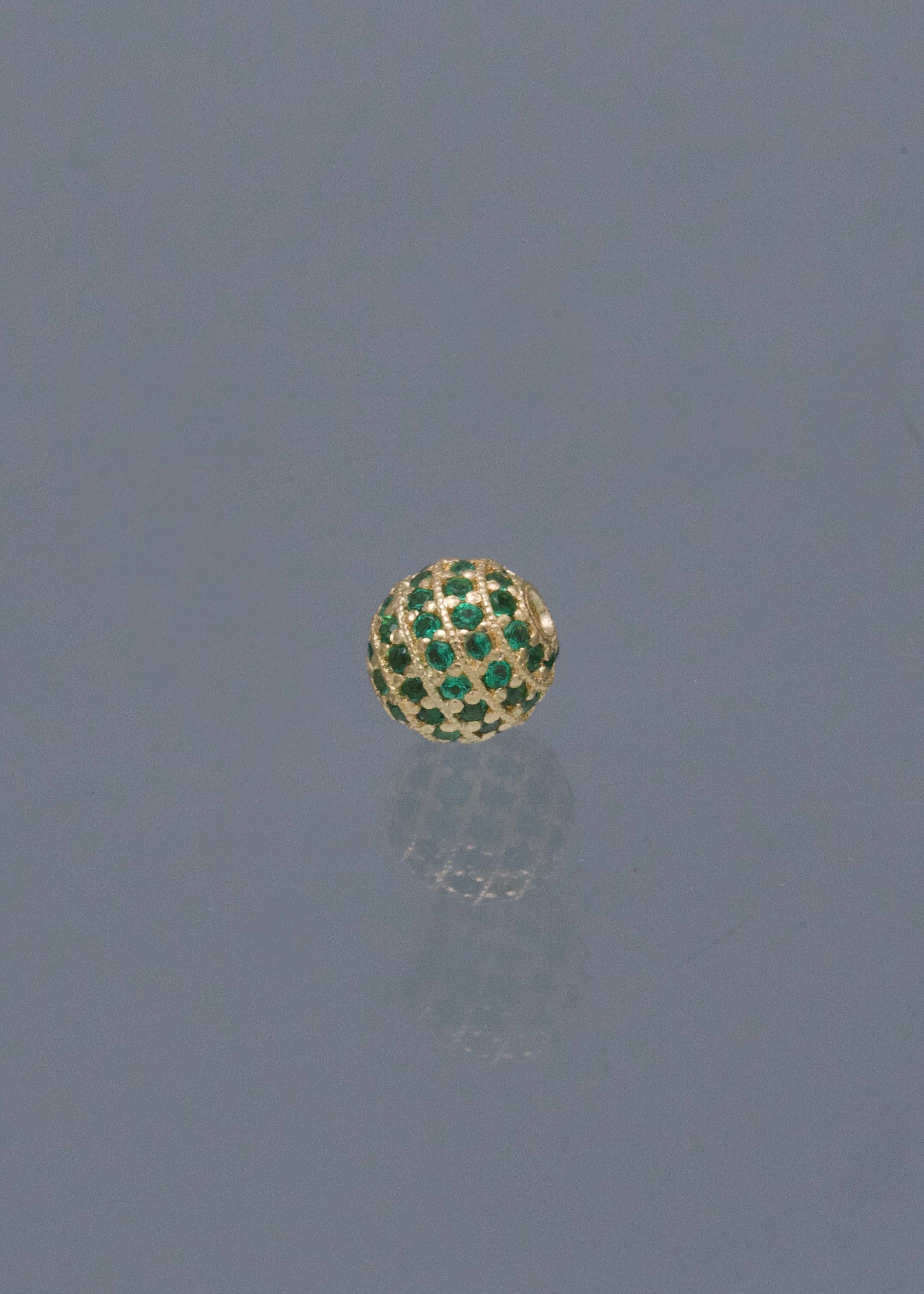 Herraje Bola de Fuego con Swarovski Verde 0.85gr / 0.6cm / 6.1mm — Oro Amarillo