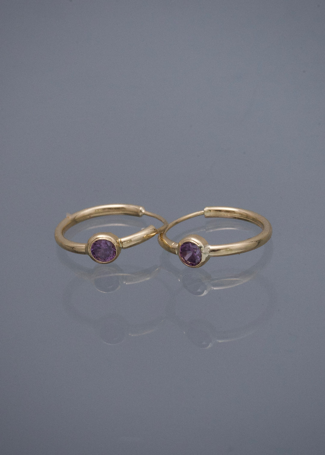 Candongas con Swarovski Morado 0.55gr / 1.1cm / 3.4mm — Oro Amarillo