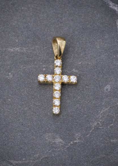 Dije Cruz con 22pts de Diamantes 1.15gr / 1.9cm / 9.5mm — Oro Amarillo
