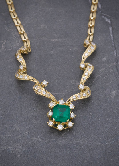 Cadena con Diamantes y Esmeralda 14.6gr / 40cm / 2.7mm — Oro Amarillo