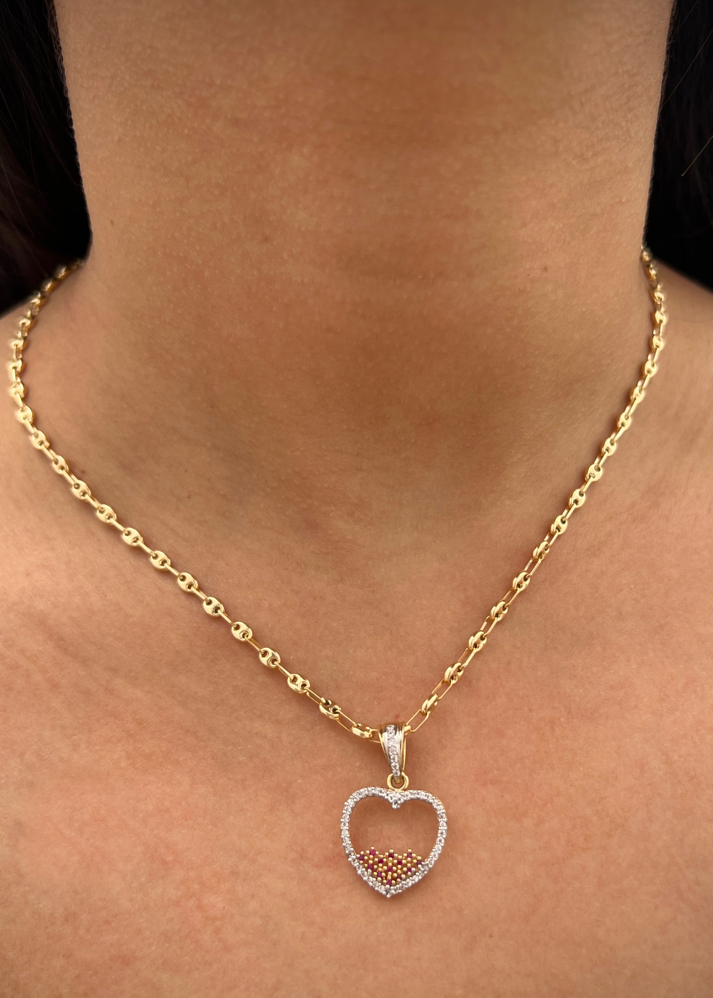 Dije corazon con swarovski fucsia y blanco 2.5gr / Largo 2.5cm / Oro Amarillo Nac M