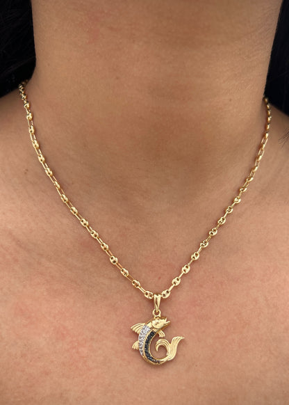 Dije de pez con swarovski negro y blanco 3.55gr / Largo 2.6cm / Oro Amarillo Nac M