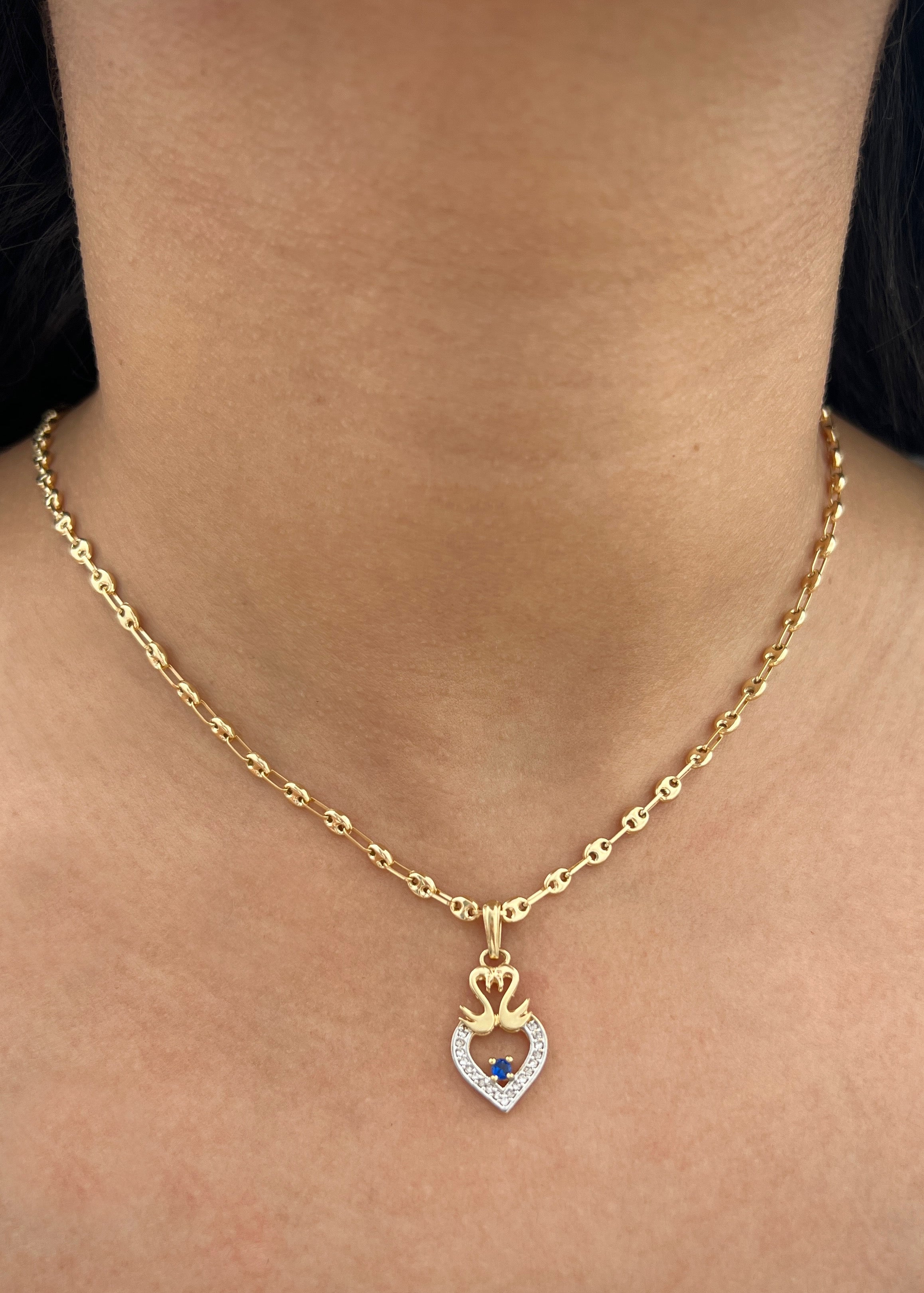 Dije corazon con swarovski blanco y azul 2.1gr / Largo 2.6cm / Oro Amarillo Nac M