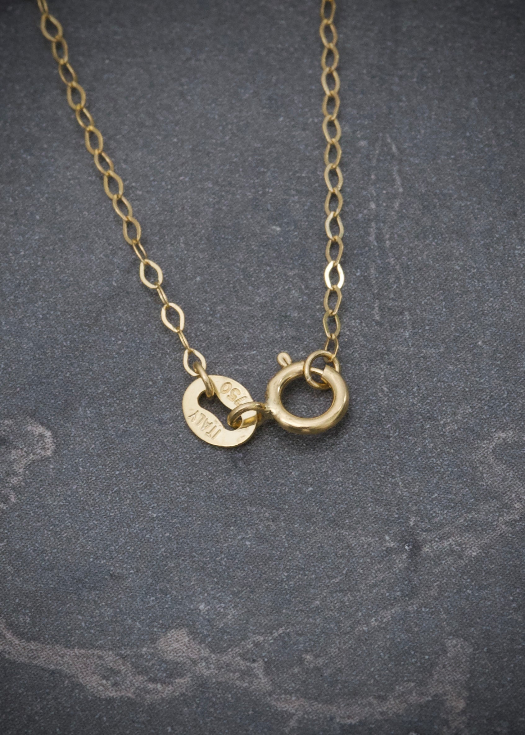 Cadena lucky clover piedra negra 1.35gr / Largo 45cm / Oro Amarillo italy cte M