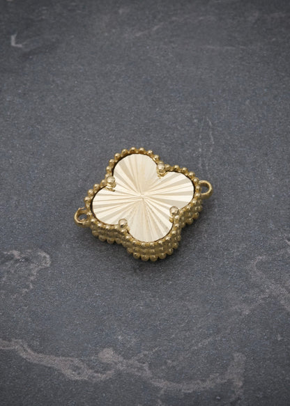 Herraje lucky clover diamantado 3.1gr / Largo 1.6cm / Oro Amarillo Nac B
