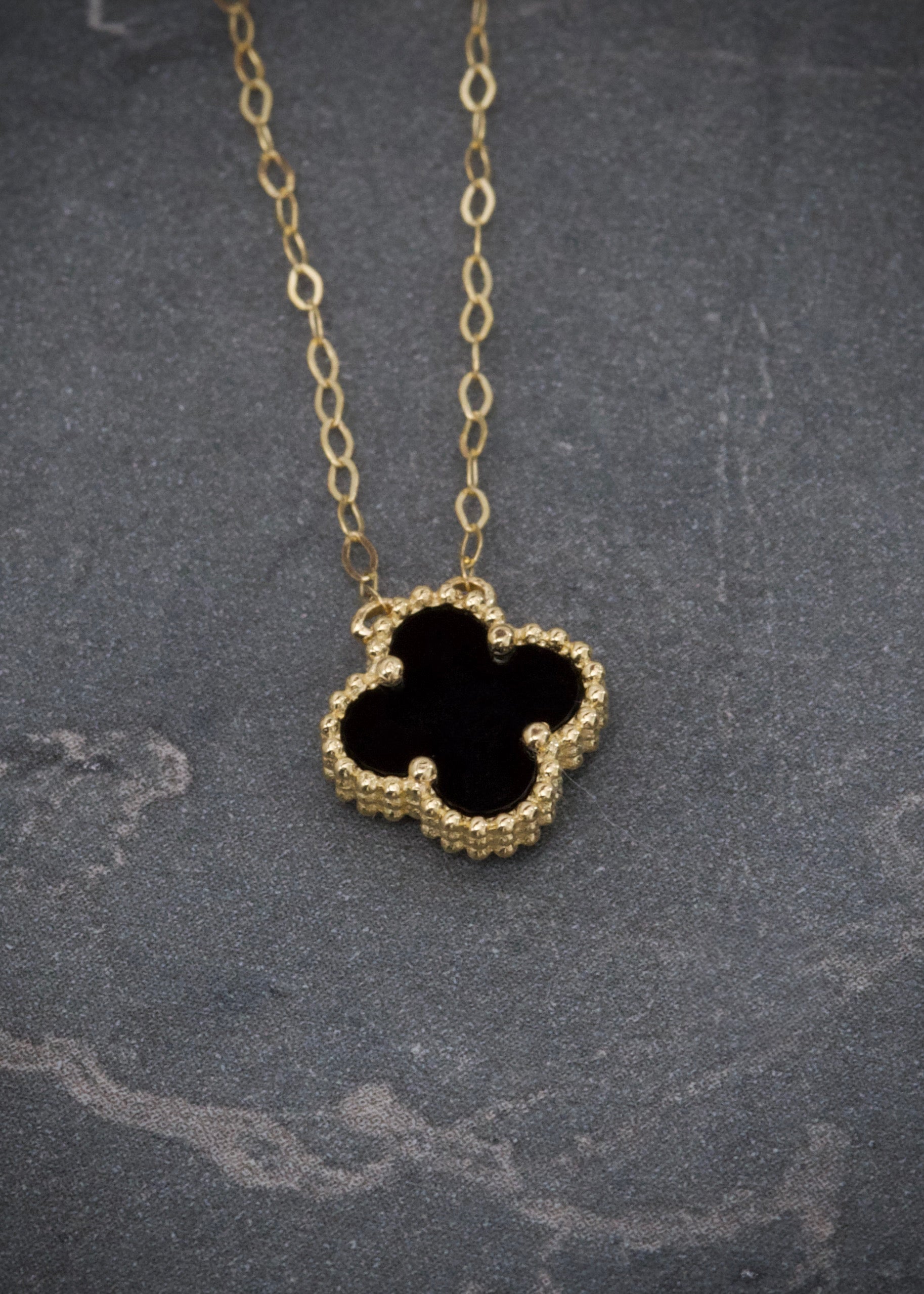 Cadena lucky clover piedra negra 1.35gr / Largo 45cm / Oro Amarillo italy cte M