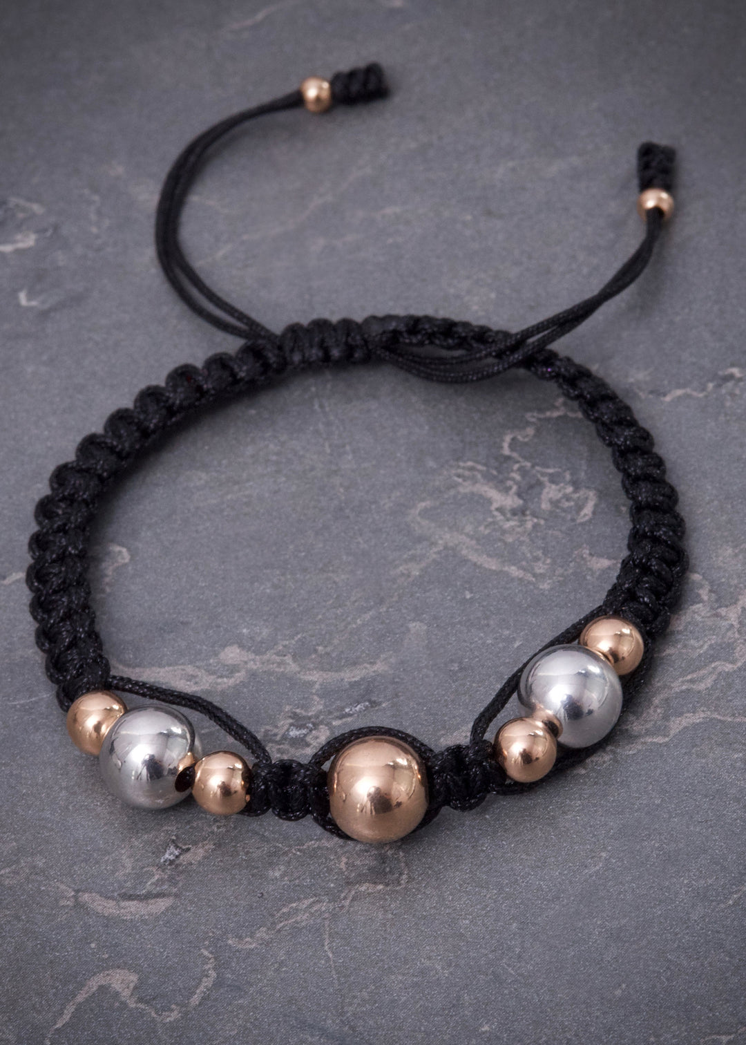 Pulsera en hilo negro con bolas lisas 1.6gr — Dos Oros