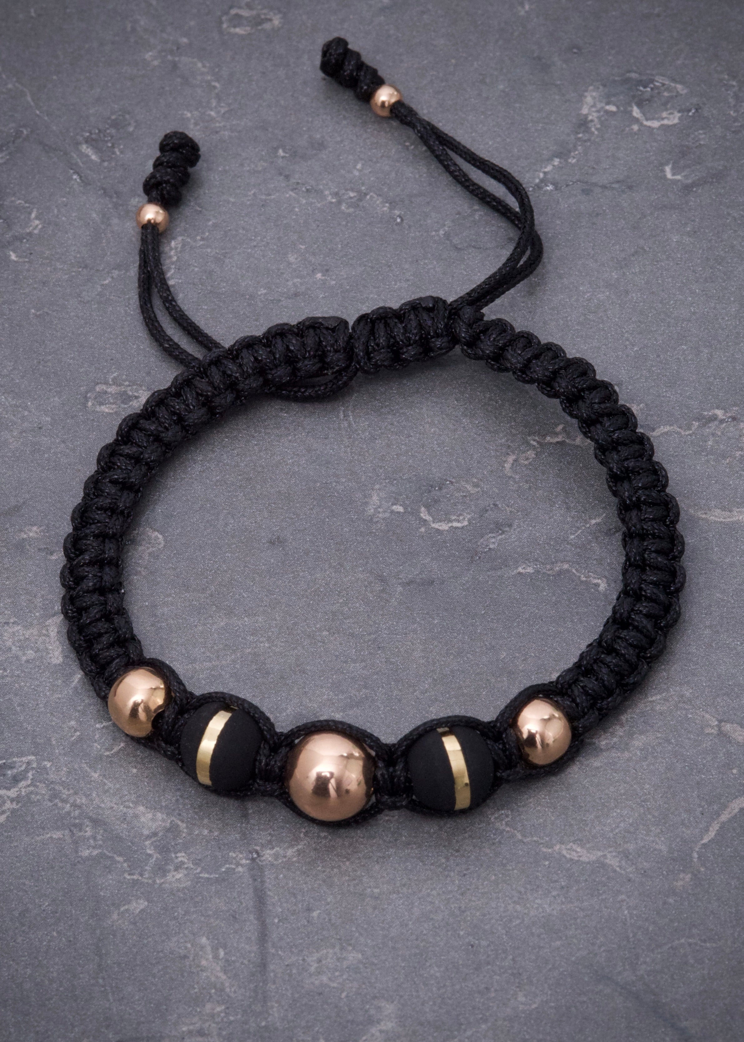 Pulsera en hilo negro con neoros y bolas lisas 0.8gr / Dos Oros (Joya) M
