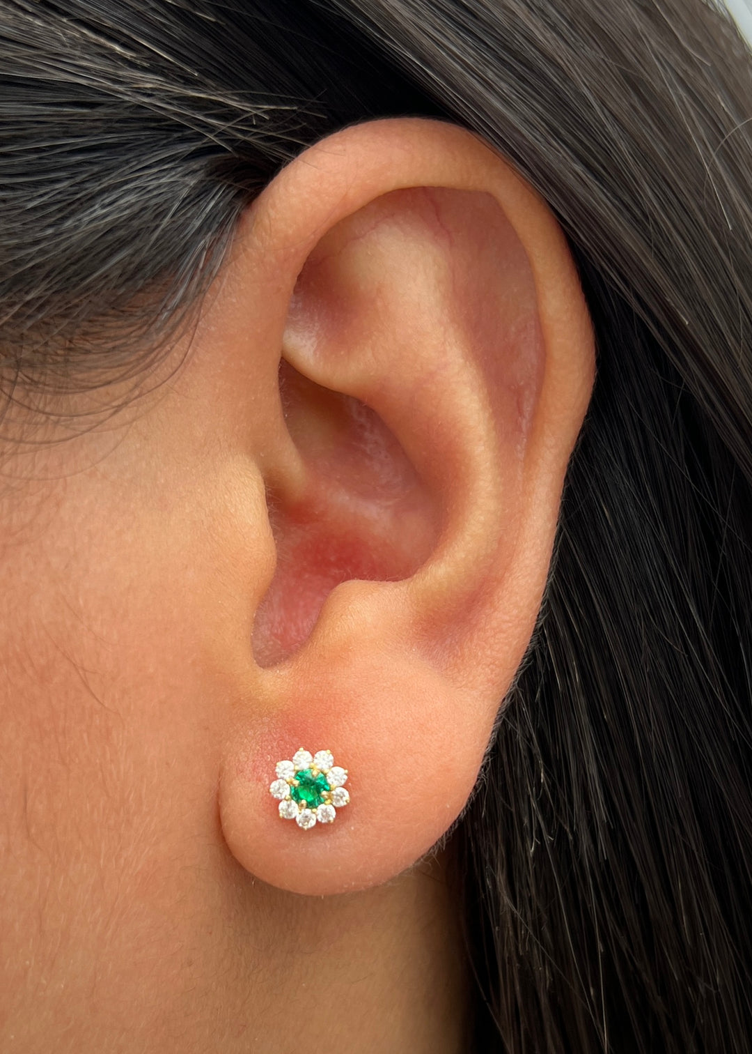 Topos con 9pts de Esmeralda y 14pts de Diamantes 1gr / 0.4cm / 4mm — Oro Amarillo