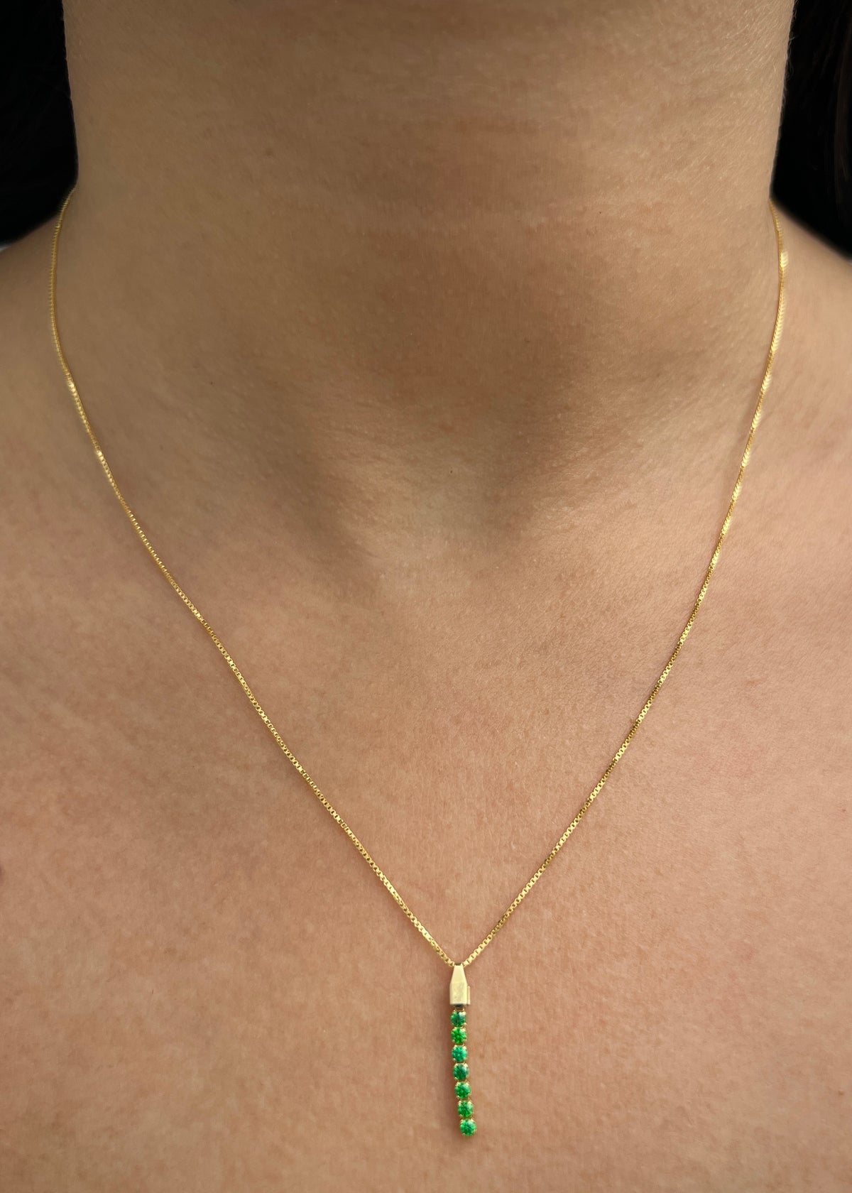 Dije con Swarovski Verde 0.25gr / 1.9cm / 1.8mm — Oro Amarillo