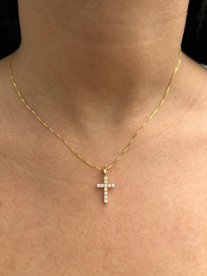 Dije Cruz con 22pts de Diamantes 1.1gr / 1.9cm / 9.5mm — Oro Amarillo