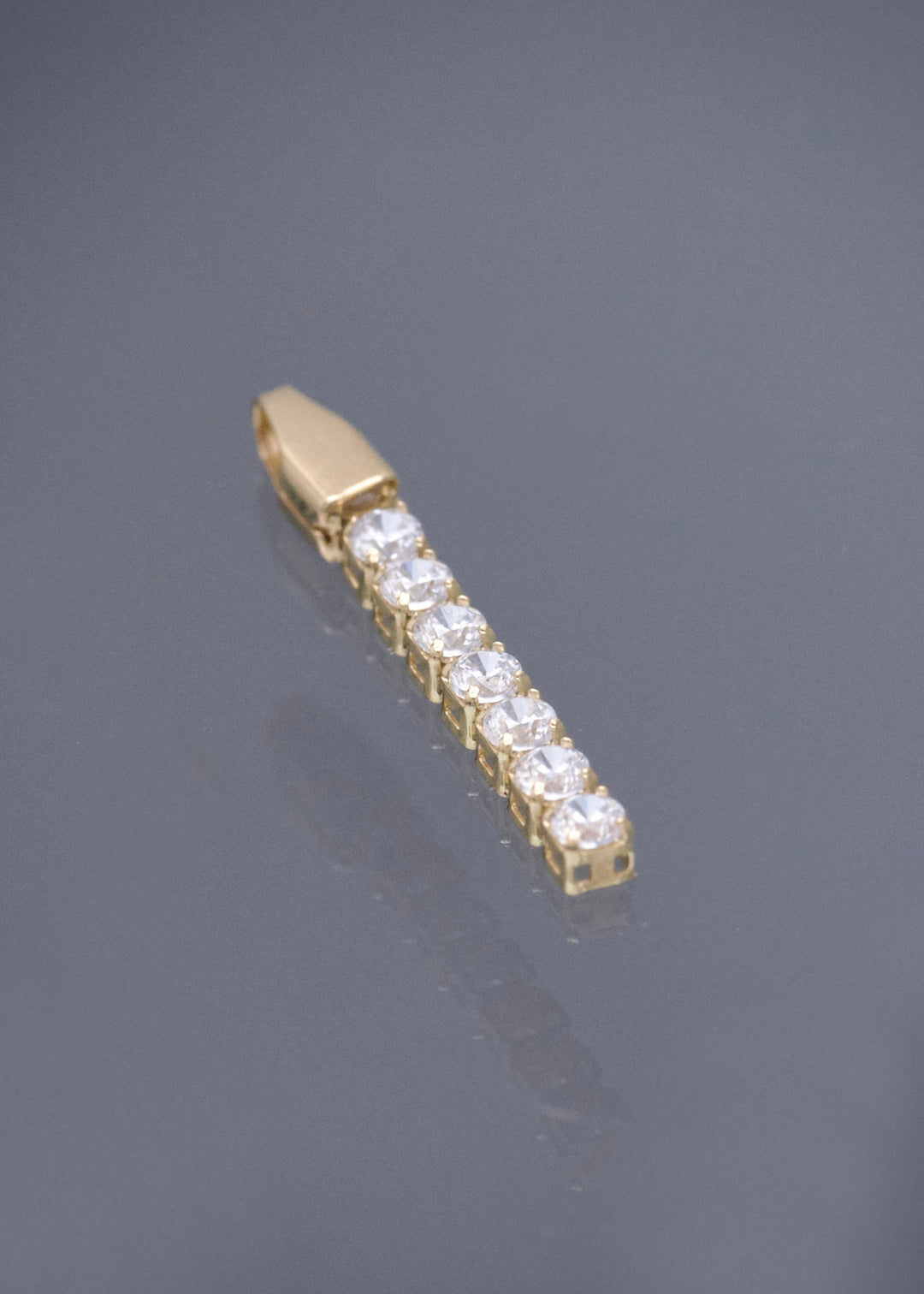 Dije con Swarovski Blanco 0.3gr / 1.9cm / 1.8mm — Oro Amarillo