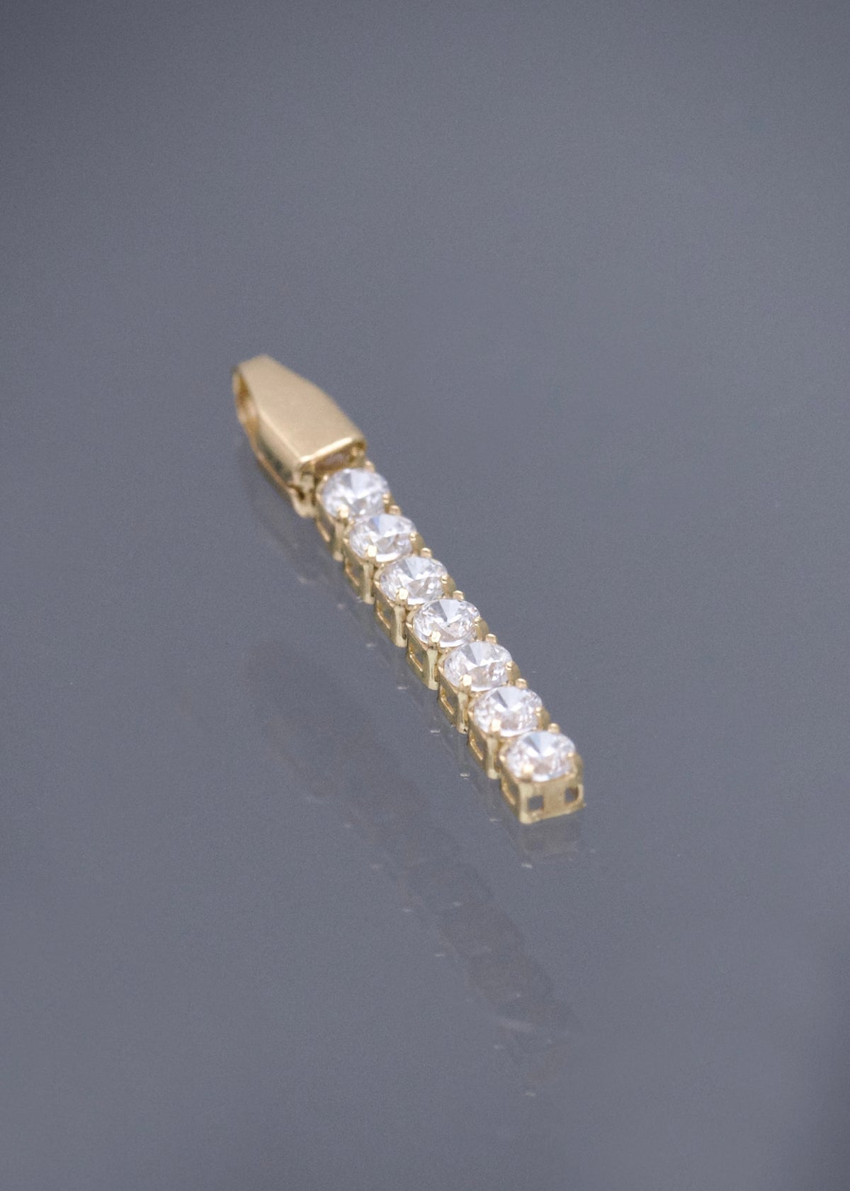 Dije con Swarovski Blanco 0.3gr / 1.9cm / 1.8mm — Oro Amarillo