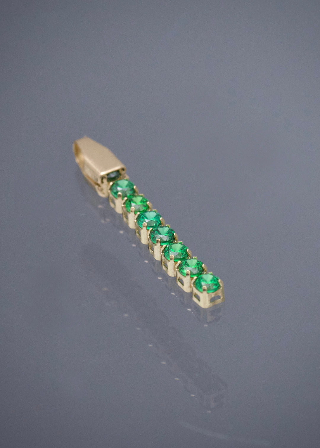 Dije con Swarovski Verde 0.25gr / 1.9cm / 1.8mm — Oro Amarillo