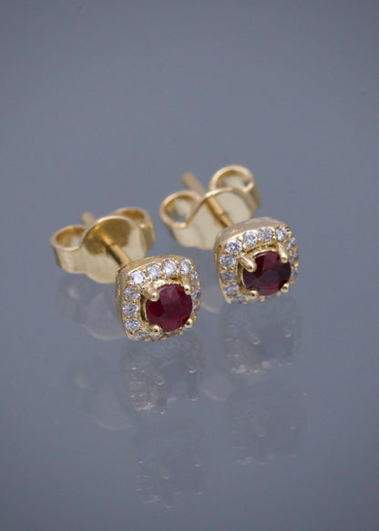 Topos con 24pts de Rubie y 11pts de Diamantes 1.55gr / 0.5cm / 5mm — Oro Amarillo