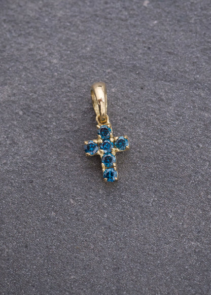 Dije Cruz con 9pts de Diamante Azul 0.4gr / 1cm / 4.9mm — Oro Amarillo