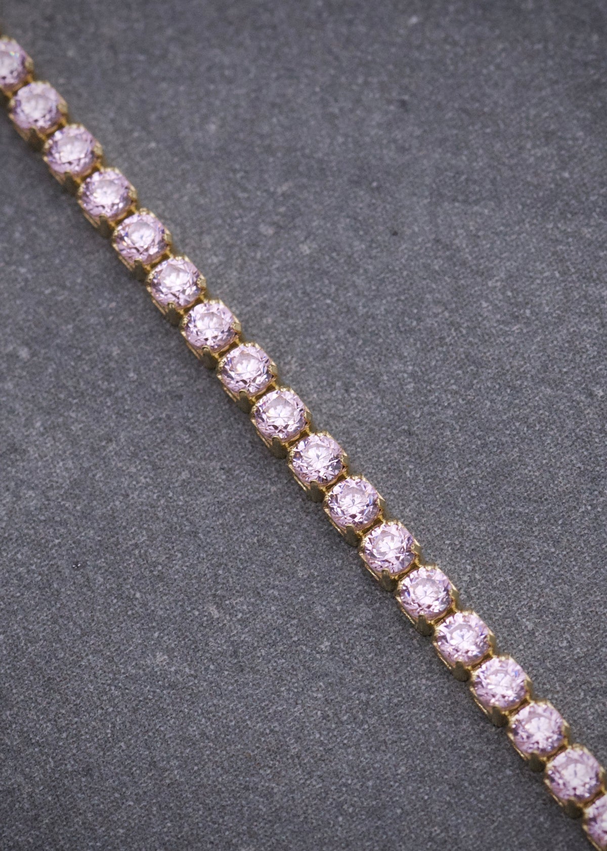 Pulso Tenis con Swarovski Rosado 2.6gr / 17cm / 1.8mm — Oro Amarillo