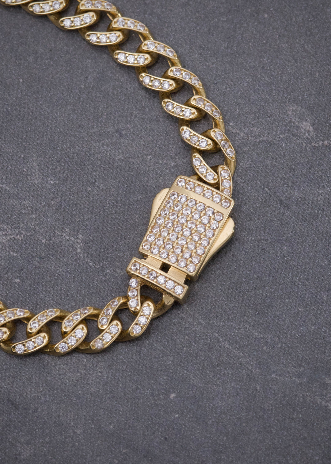 Pulso Cubano con Swarovski Blanco 11.25gr / 19.5cm / 5.9mm — Oro Amarillo
