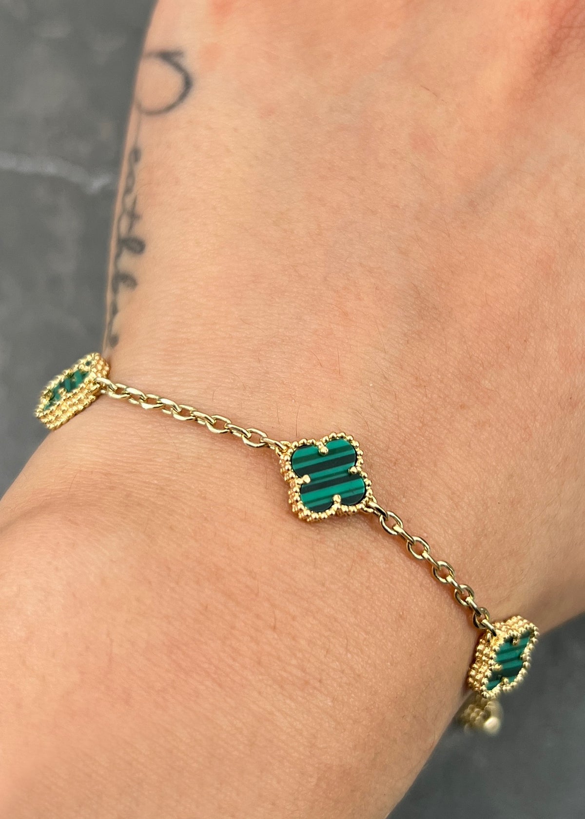 Pulso Lucky Clover Piedra Verde 6.15gr / 19cm / 9.8mm — Oro Amarillo