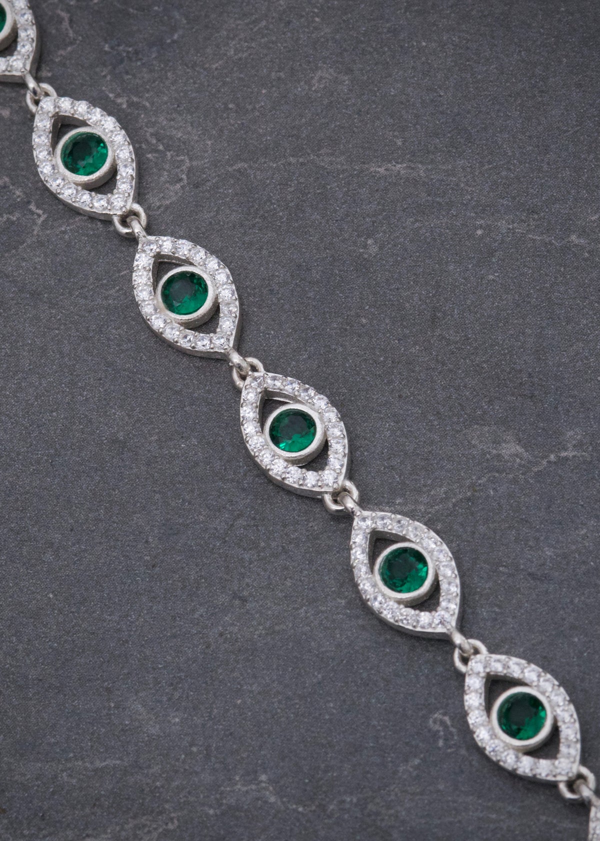 Pulso Ojo Turco con Swarovski Verde y Blanco 10.15gr / 17cm / 7.4mm — Plata 925