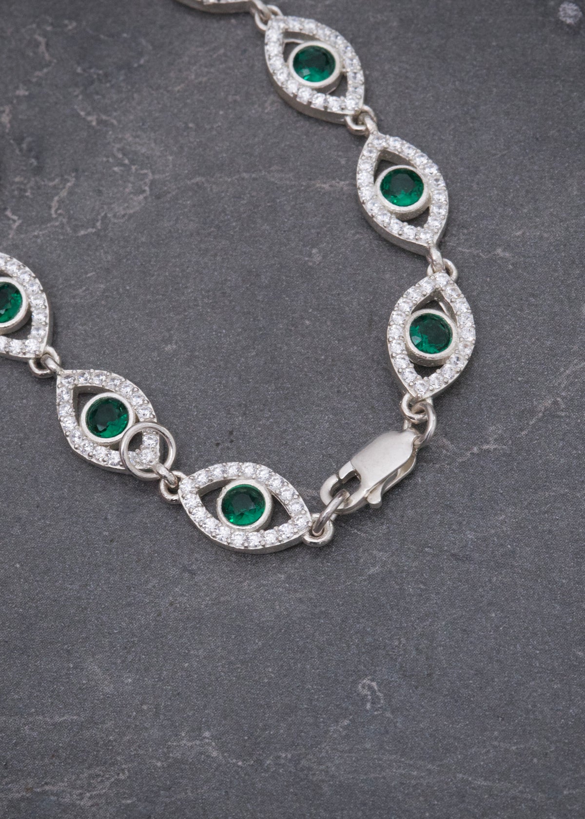 Pulso Ojo Turco con Swarovski Verde y Blanco 10.15gr / 17cm / 7.4mm — Plata 925