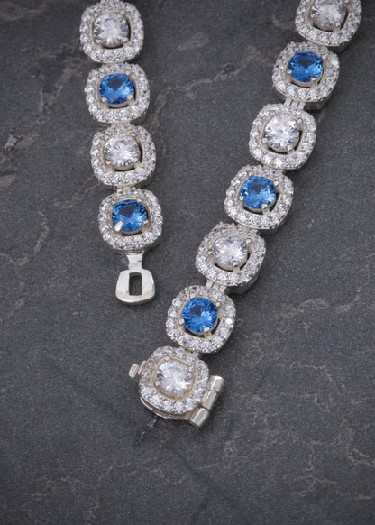 Cadena Tenis con Swarovski Azul y Blanco 63.65gr / 55cm / 7.7mm — Plata 925
