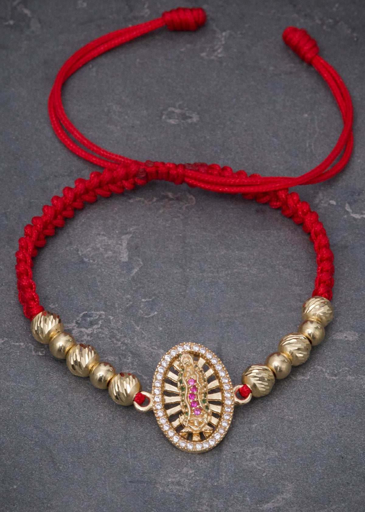 Pulsera en Hilo Rojo con Herraje Virgen de Guadalupe 3.2gr — Oro Amarillo