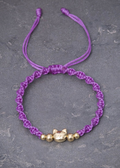 Pulsera en Hilo Morado con Herraje Gato 0.55gr — Oro Amarillo