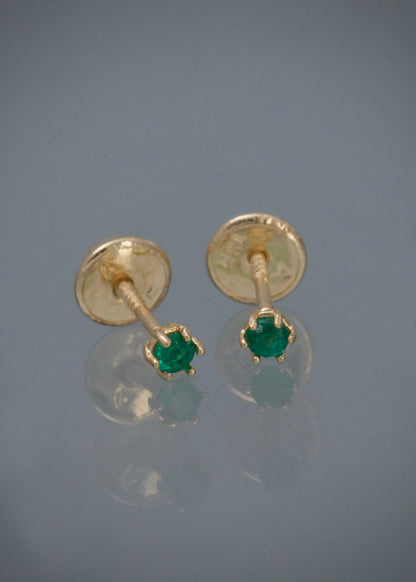 Topos con 10pts de esmeralda 0.5gr / Largo 0.28cm / Oro Amarillo (Joya) B