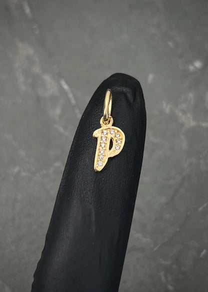 Dije letra P con swarovski blanco 0.65gr / Largo 1.7cm / Oro Amarillo Nac B