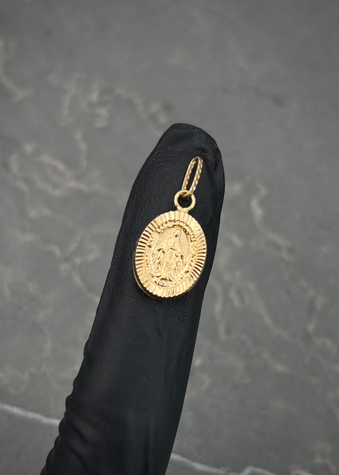 Dije Virgen de la milagrosa 0.9gr / Largo 2.1cm — Oro Amarillo