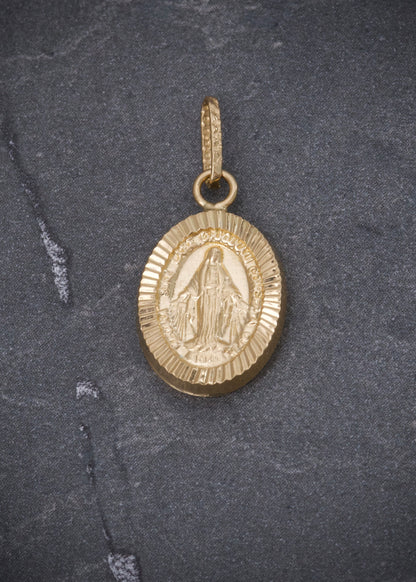 Dije Virgen de la milagrosa 0.9gr / Largo 2.1cm — Oro Amarillo