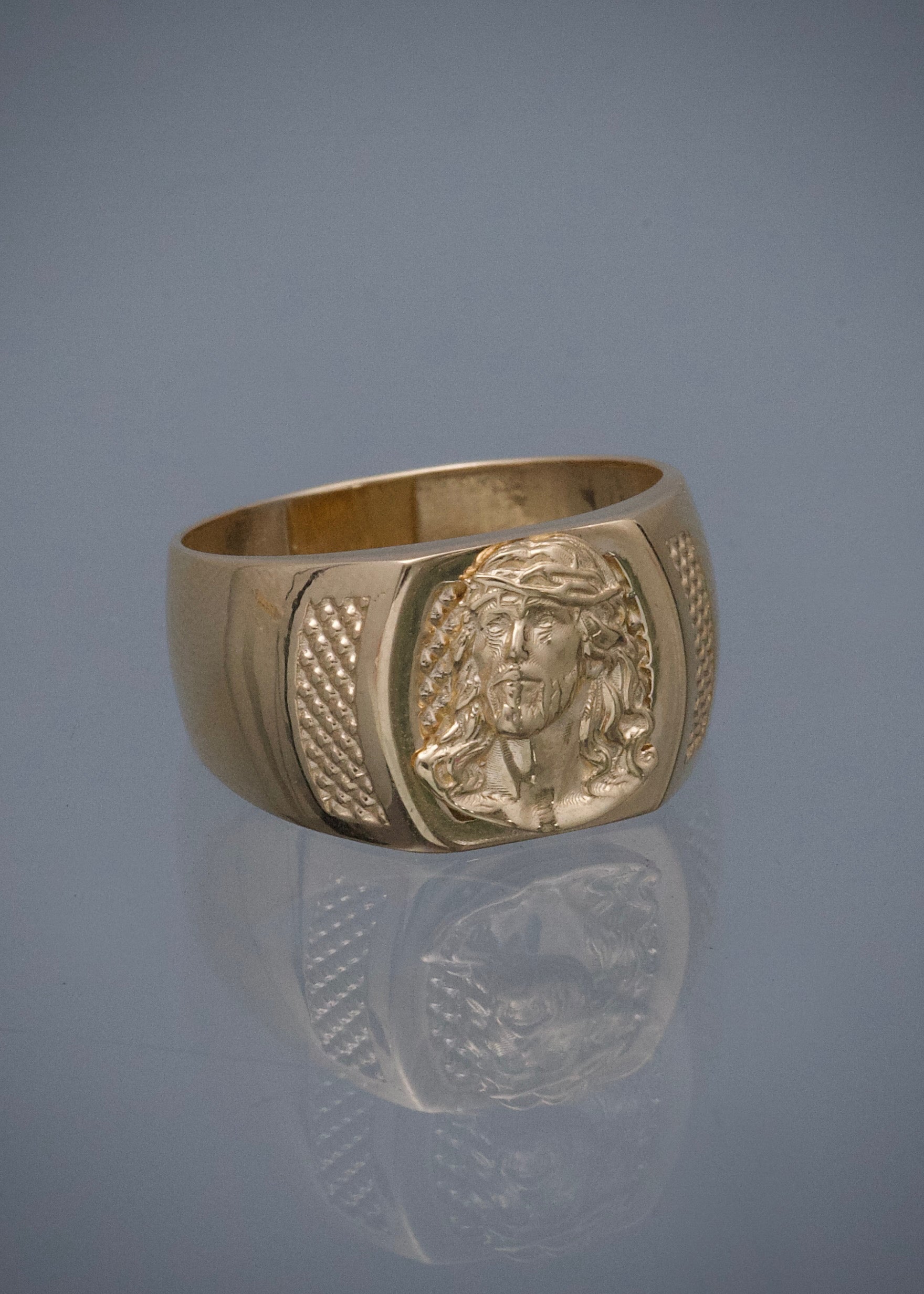 Anillo rostro de jesus 4.05gr / TALLA 5 1/2 / Oro Amarillo Nac M