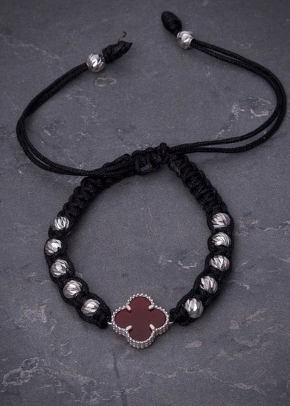 Pulsera en hilo negro con herraje lucky clover 3.54gr — Oro Blanco