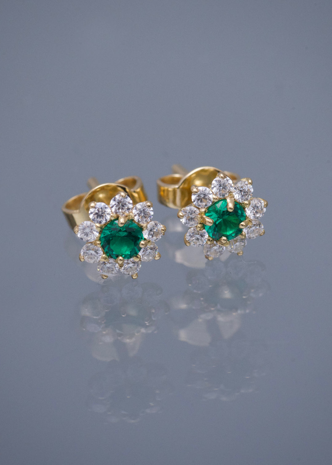 Topos con 46pts de Moissanita 1.3gr / 0.6cm / 6mm — Oro Amarillo