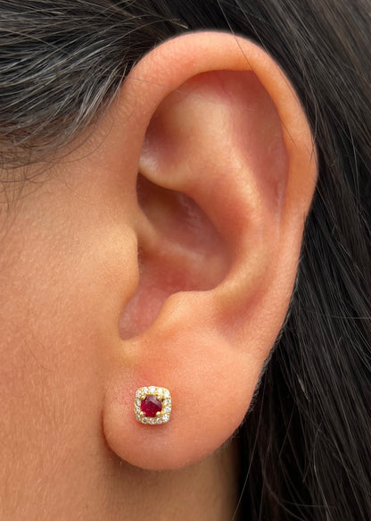 Topos con 24pts de Rubie y 11pts de Diamantes 1.55gr / 0.5cm / 5mm — Oro Amarillo