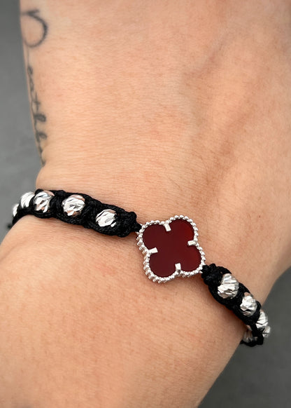 Pulsera en hilo negro con herraje lucky clover 3.54gr — Oro Blanco