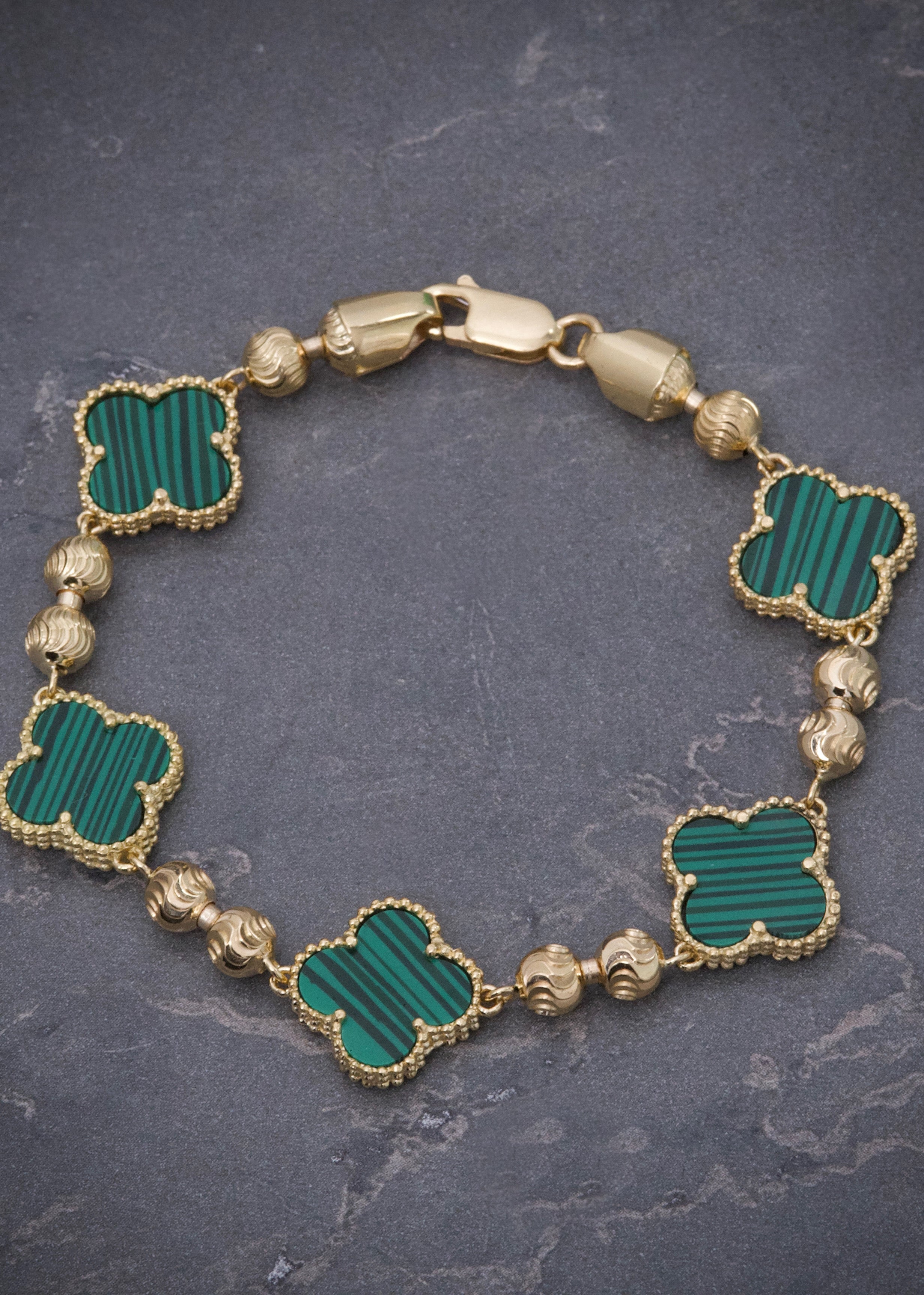 Pulso lucky clover piedra verde 12.7gr / Largo 18cm / Oro Amarillo (Joya) P