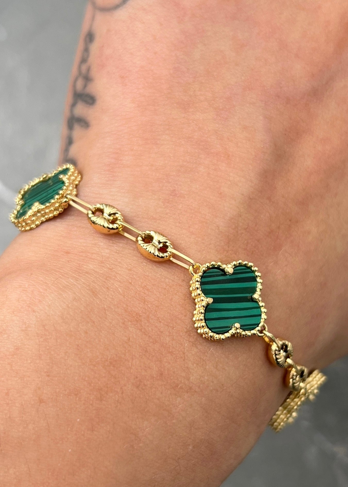 Pulso lucky clover piedra verde 9.85gr / Largo 20cm / Oro Amarillo (Joya) P