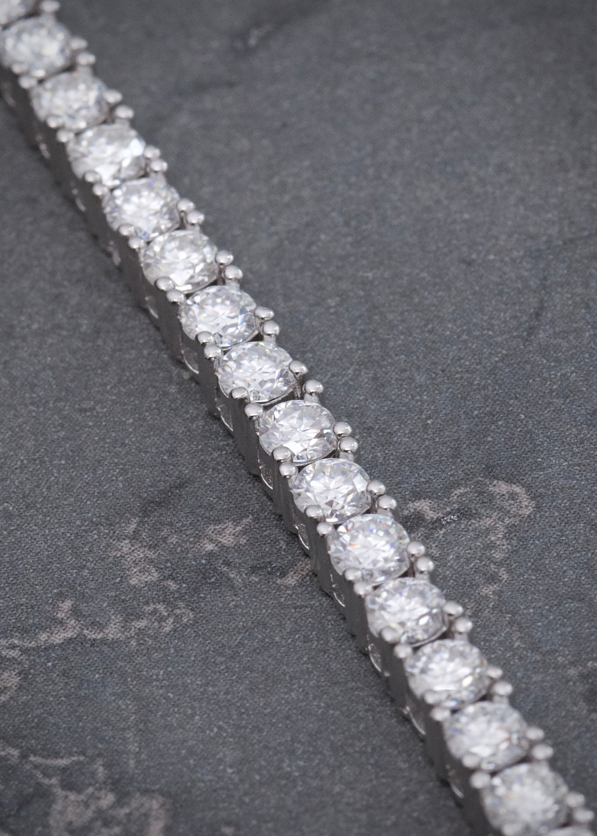 Pulso tenis con 490pts de moissanita 10.7gr / Largo 17cm (Joya) Plata M
