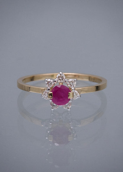 Solitario con 37pts de rubie y 18pts de diamantes 2.1gr / TALLA 6 1/2 / Oro Amarillo (Joya) M