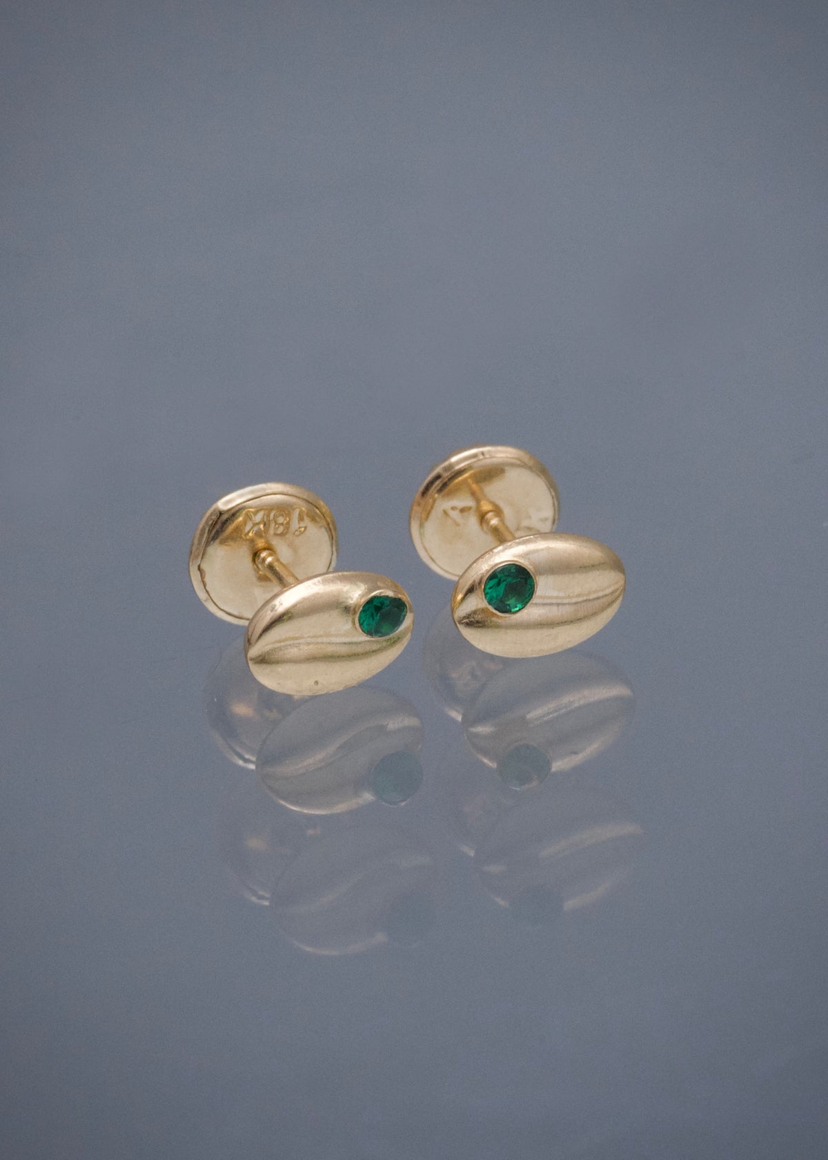 Topos grano de Cafe con Swarovski Verde 0.55gr / 0.6cm / 4.5mm — Oro Amarillo