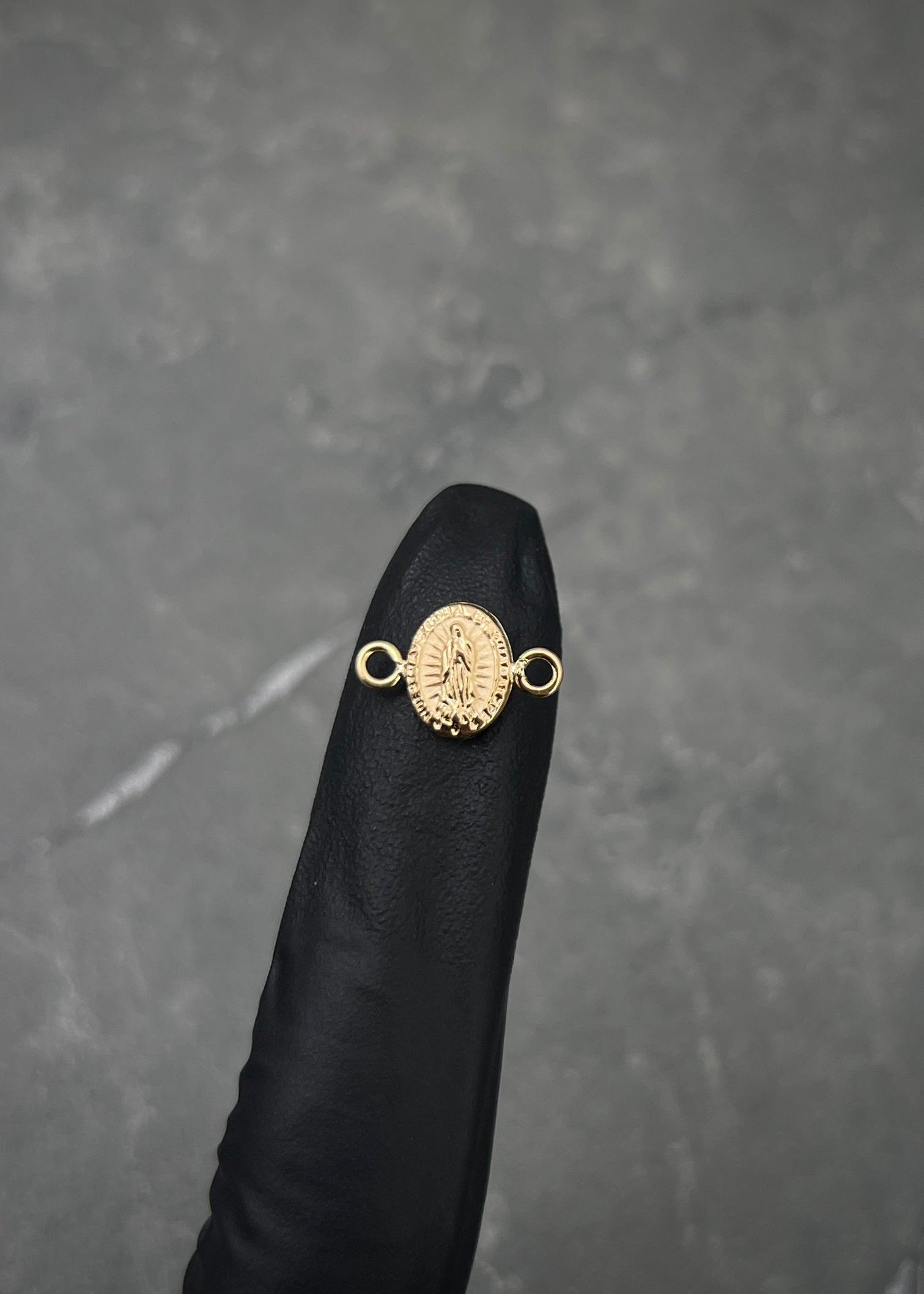 Herraje virgen de guadalupe 0.35gr / Largo 1.3cm / Oro Amarillo Nac B