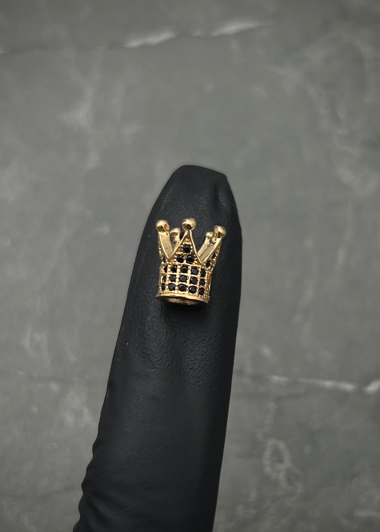 Herraje corona con swarovski negro 1.75gr / Largo 0.5cm / Oro Amarillo Nac B