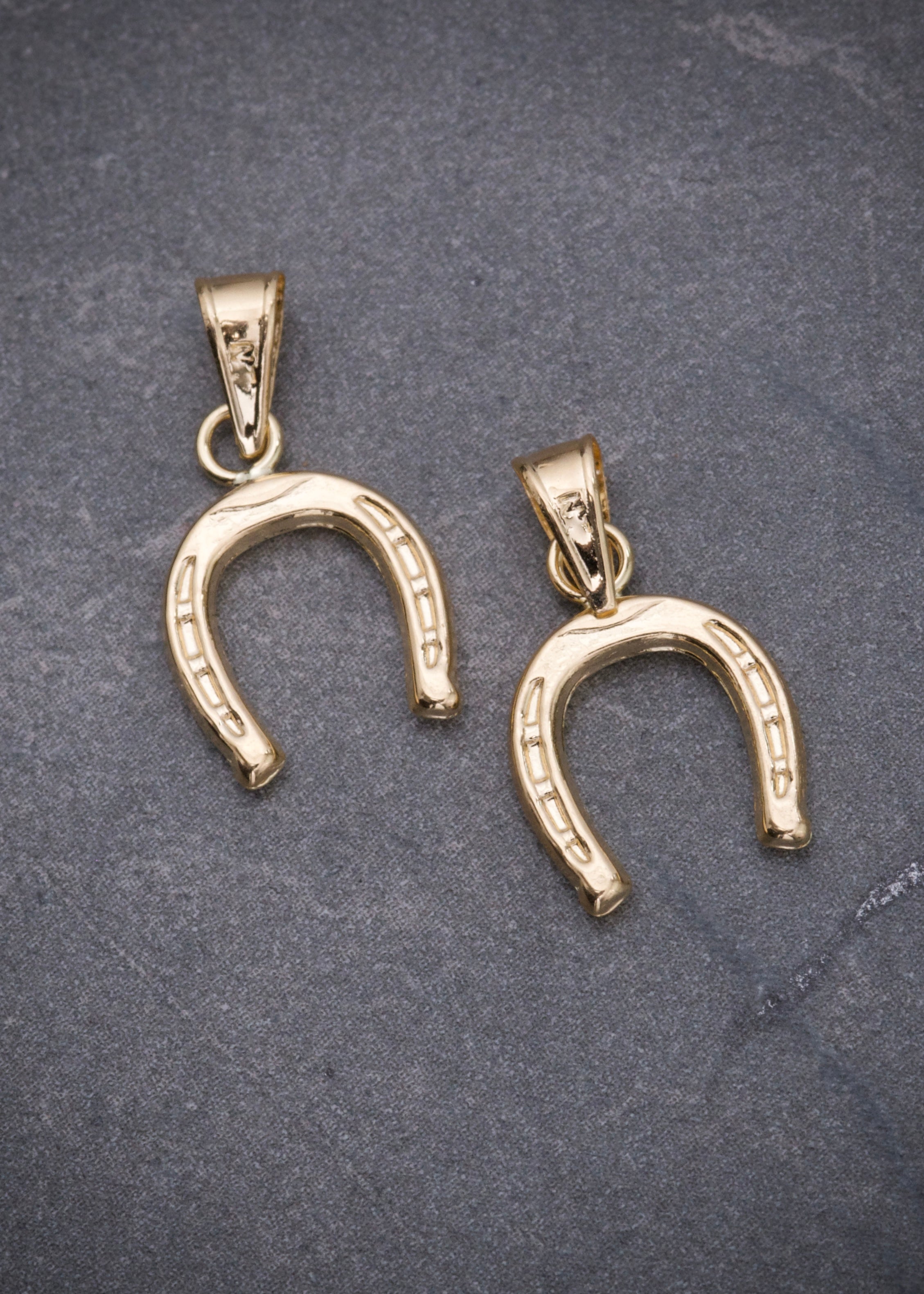 Dije herradura de caballo 0.45gr / Largo 1.7cm / Oro Amarillo Nac M