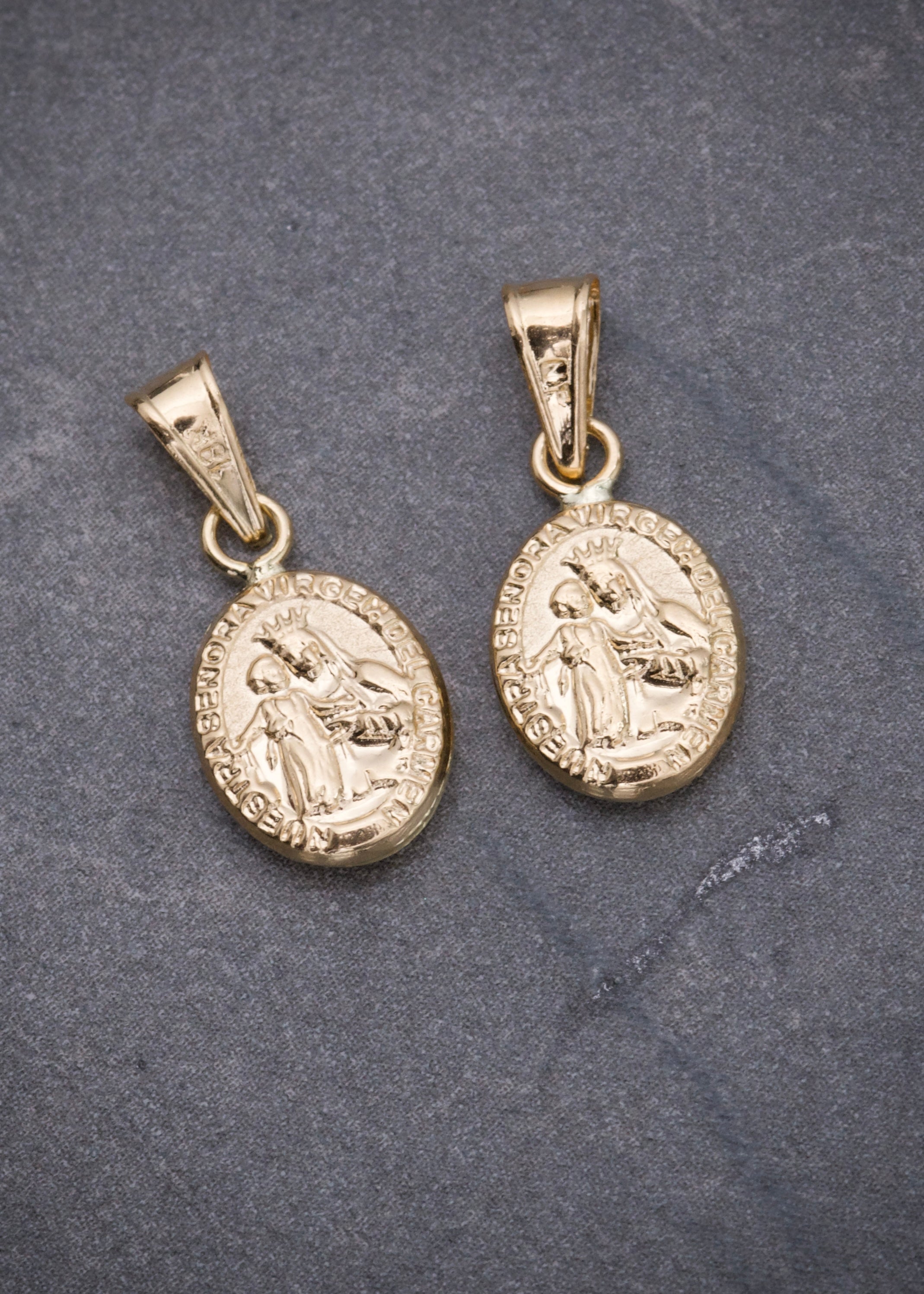 Dije virgen del carmen 0.4gr / Largo 1.7cm / Oro Amarillo Nac P