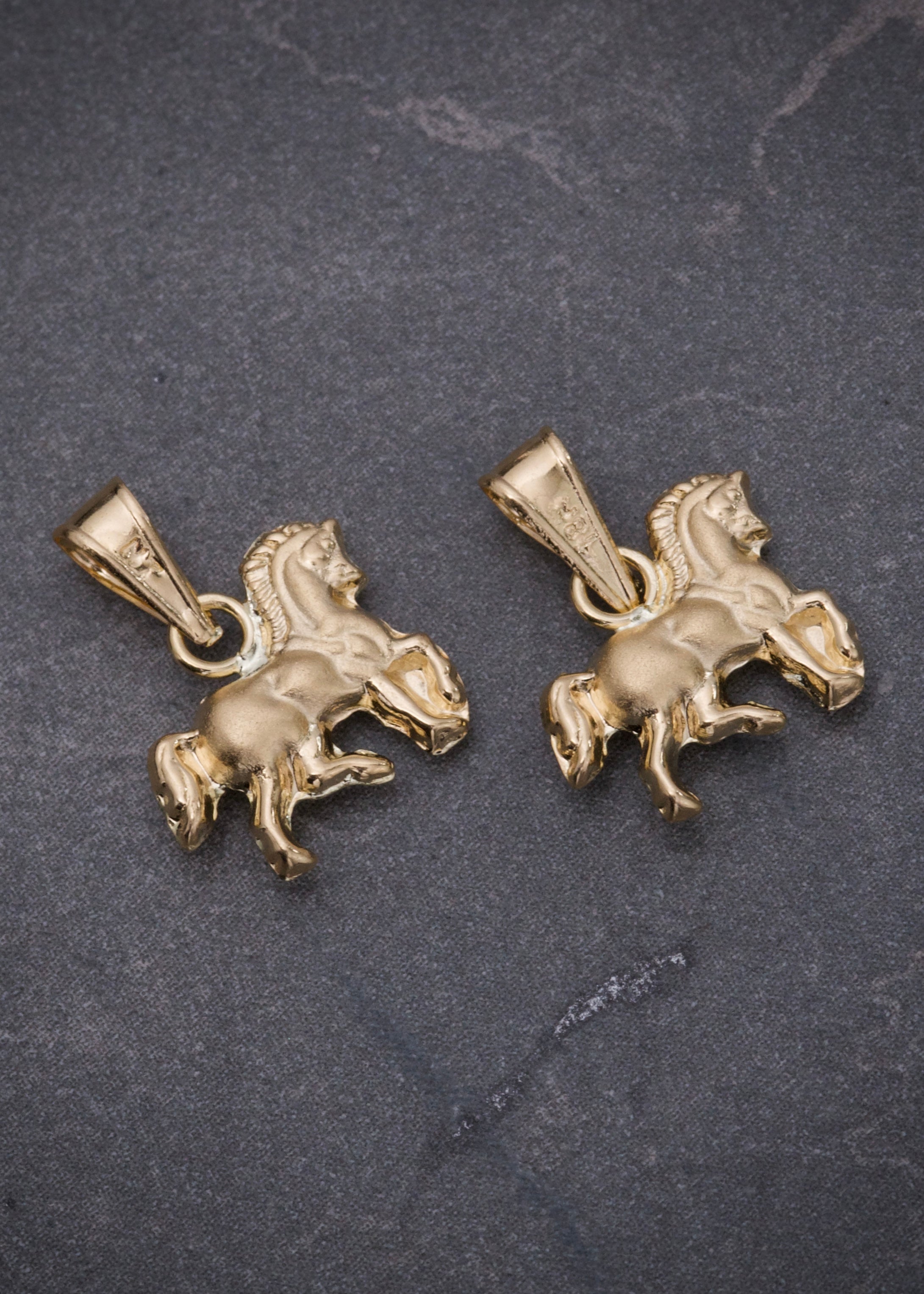 Dije Caballo 0.5gr / 1.4cm / 10.5mm — Oro Amarillo