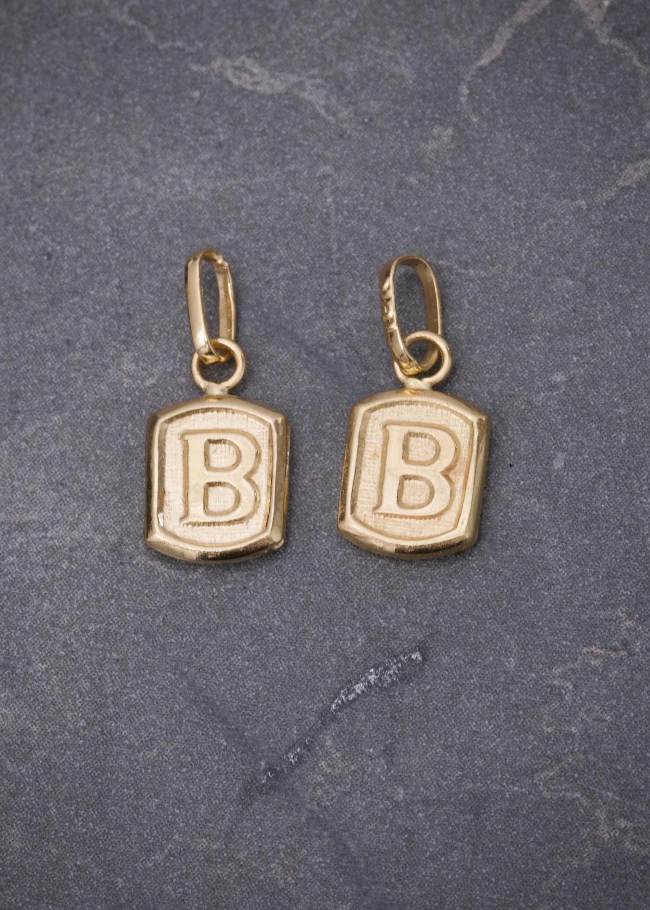 Dije letra B 0.35gr / Largo 1.5cm / Oro Amarillo Nac P