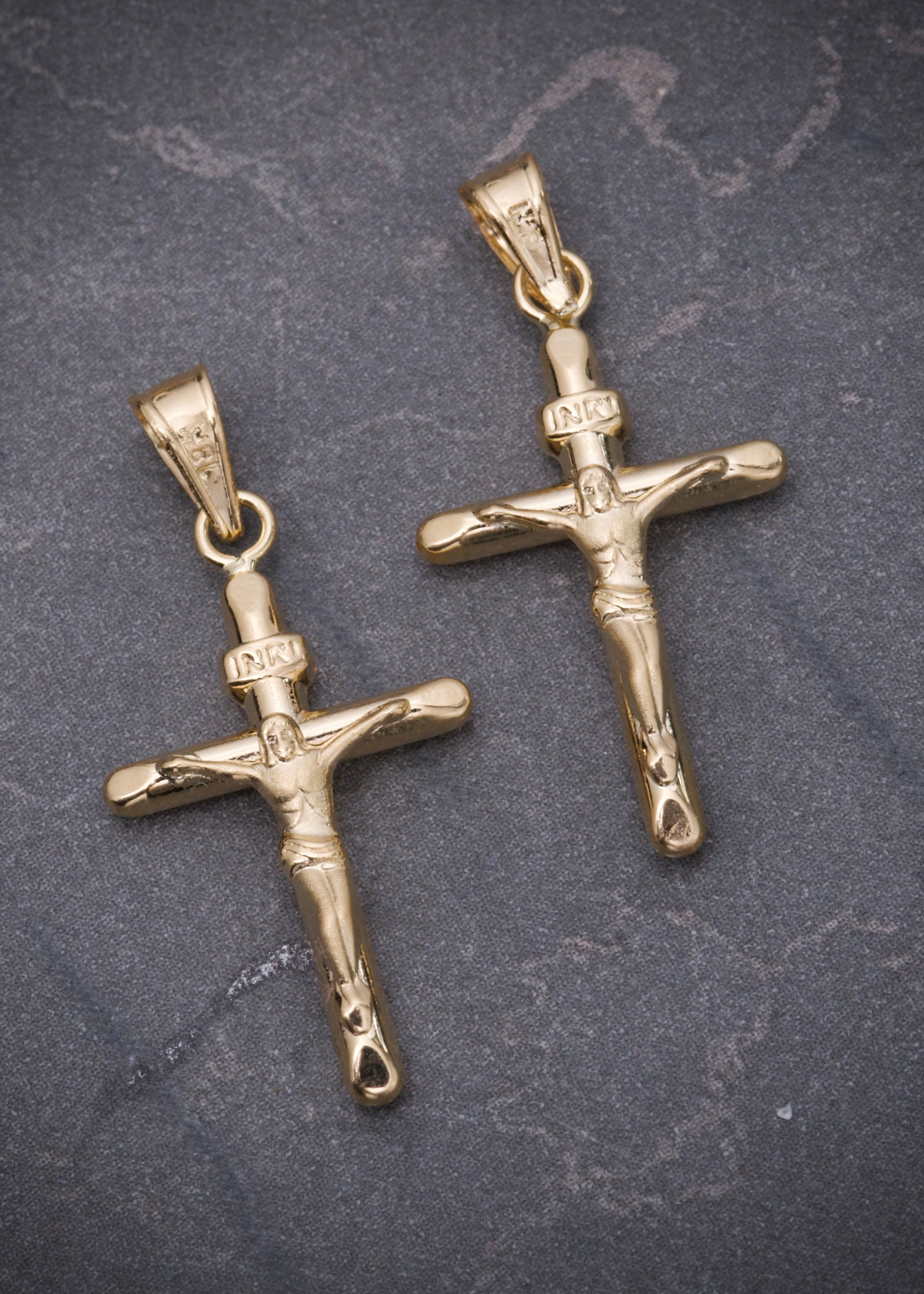 Dije cristo 0.7gr / Largo 2.7cm / Oro Amarillo Nac P